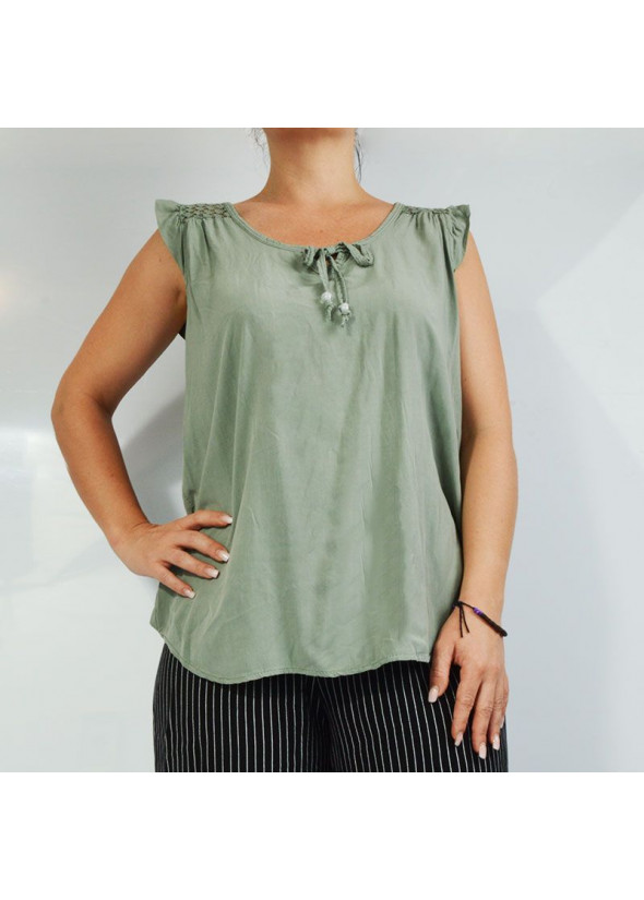 Blouse with detail on sleeves