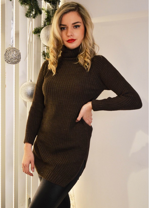 Long knitted blouse with turtleneck