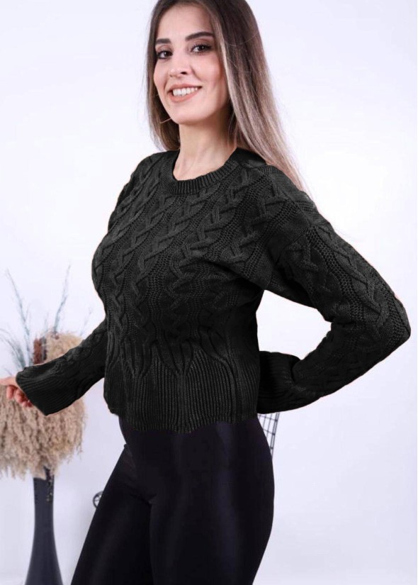 Knitted blouse with braids pattern