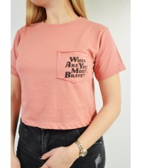 Crop top μπλουζάκι μονόχρωμο με τσεπάκι και στάμπα