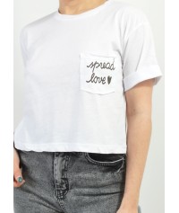 Crop top μπλουζάκι μονόχρωμο με τσεπάκι και στάμπα