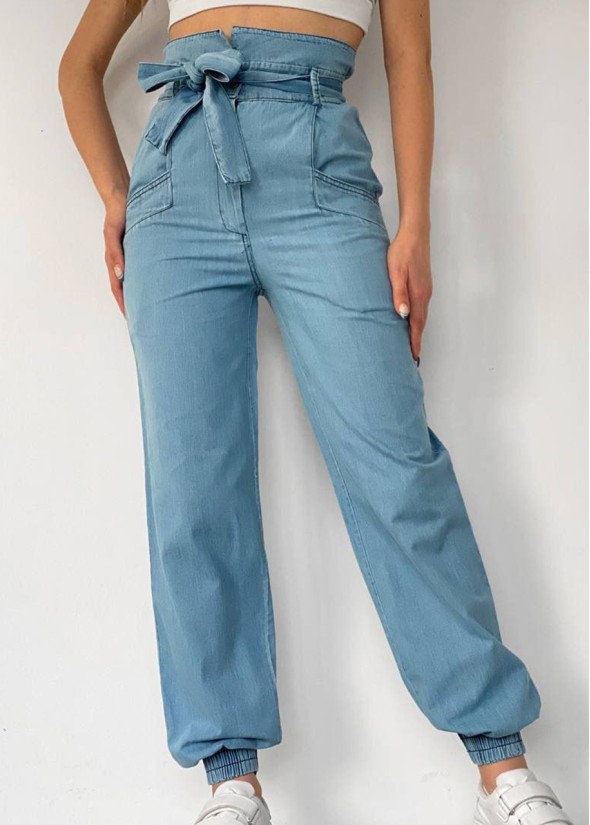 High waist jeans with belt