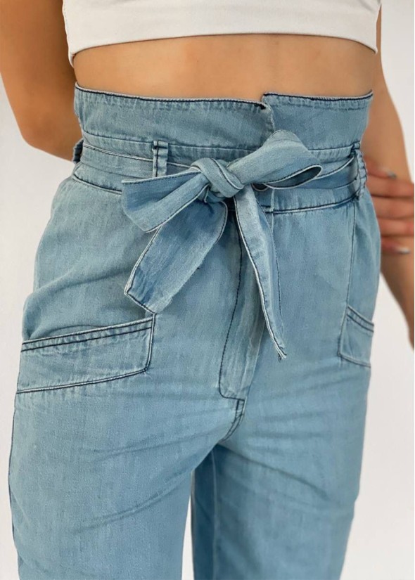 High waist jeans with belt