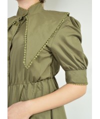 Dress with collar