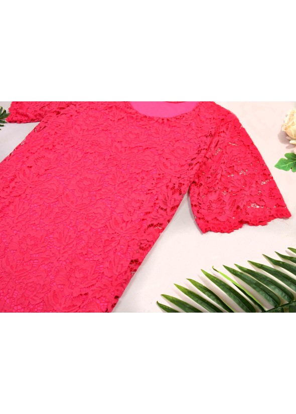 Lace dress with round neck