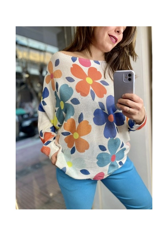 Knitted blouse with flowers