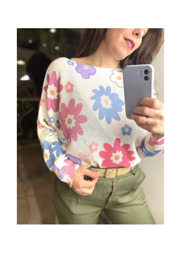 Knitted blouse with flowers